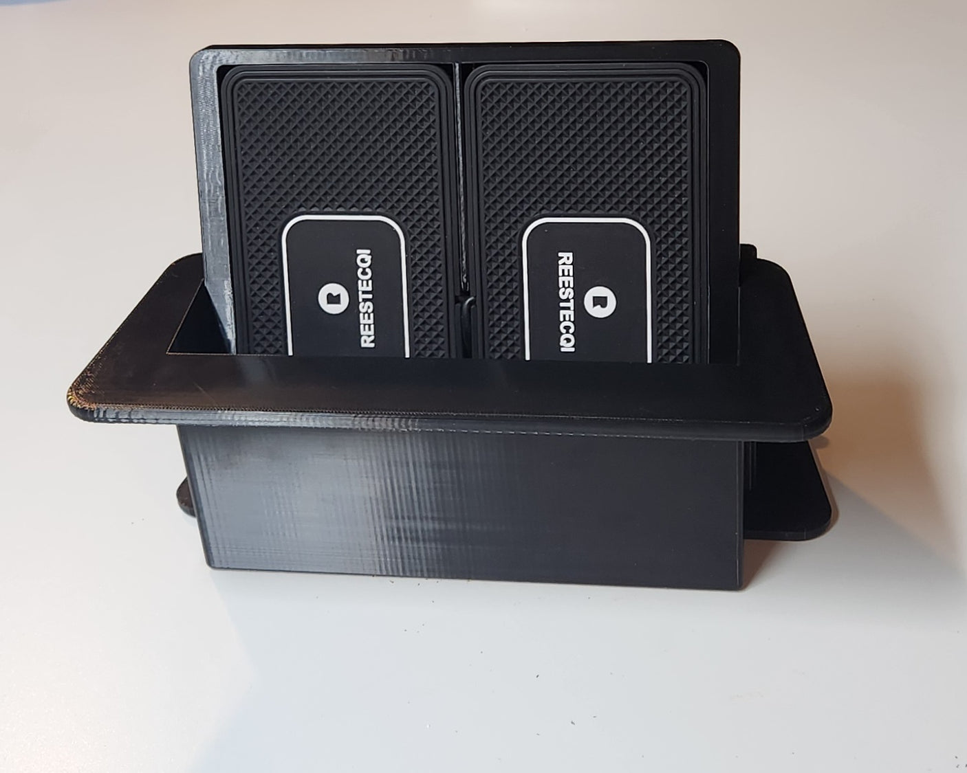 D5 - Pocket Charging Station